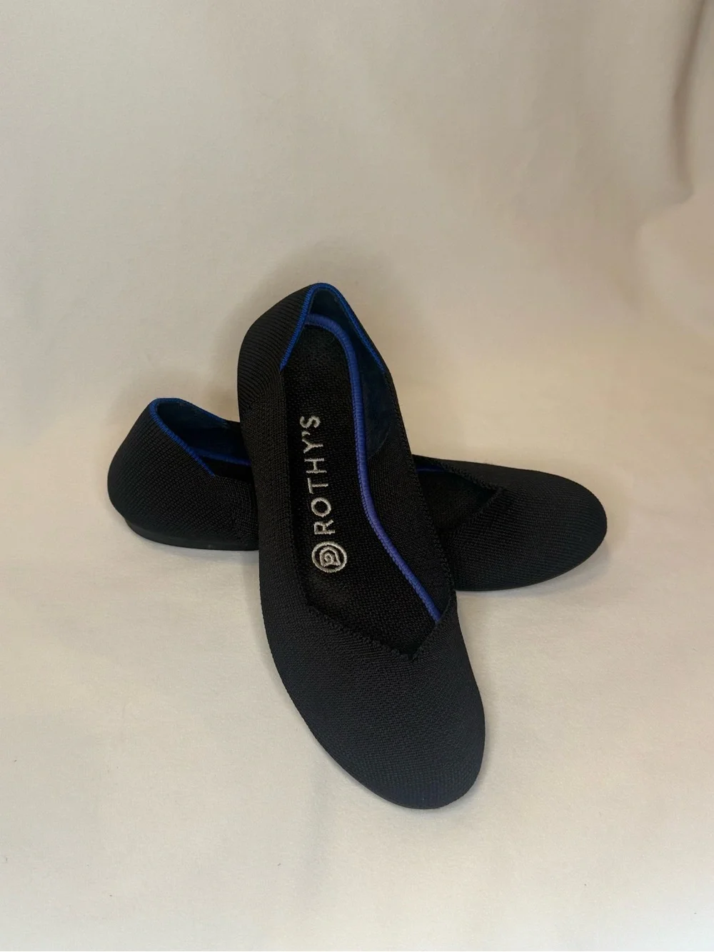 Rothy’s The Flat Black Blue Trim Round Toe Ballet Flat Size 6.5 Sustainable Knit